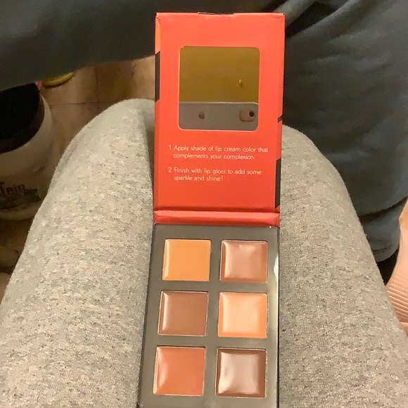 6 Color Lip Cream Palette - Picture 4 of 5